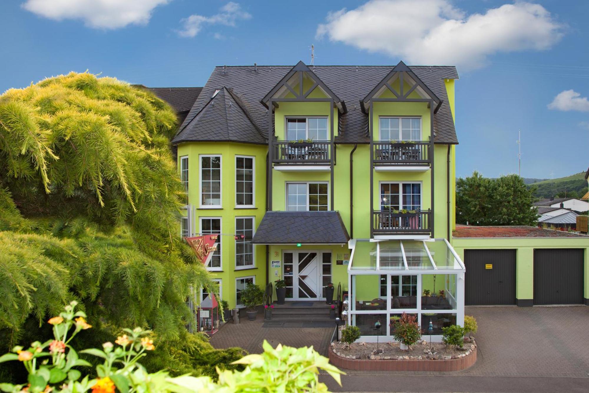 Moselhotel Weinhaus Simon 'Sauna'Restaurant'Eladesaeule Wintrich Exterior photo