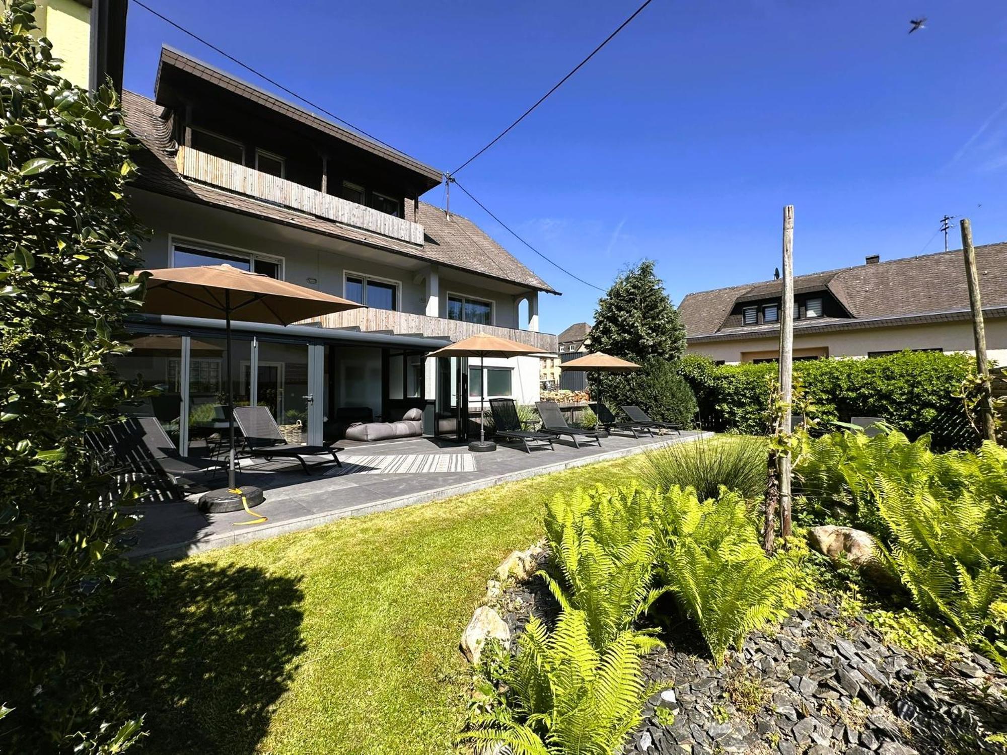Moselhotel Weinhaus Simon 'Sauna'Restaurant'Eladesaeule Wintrich Exterior photo